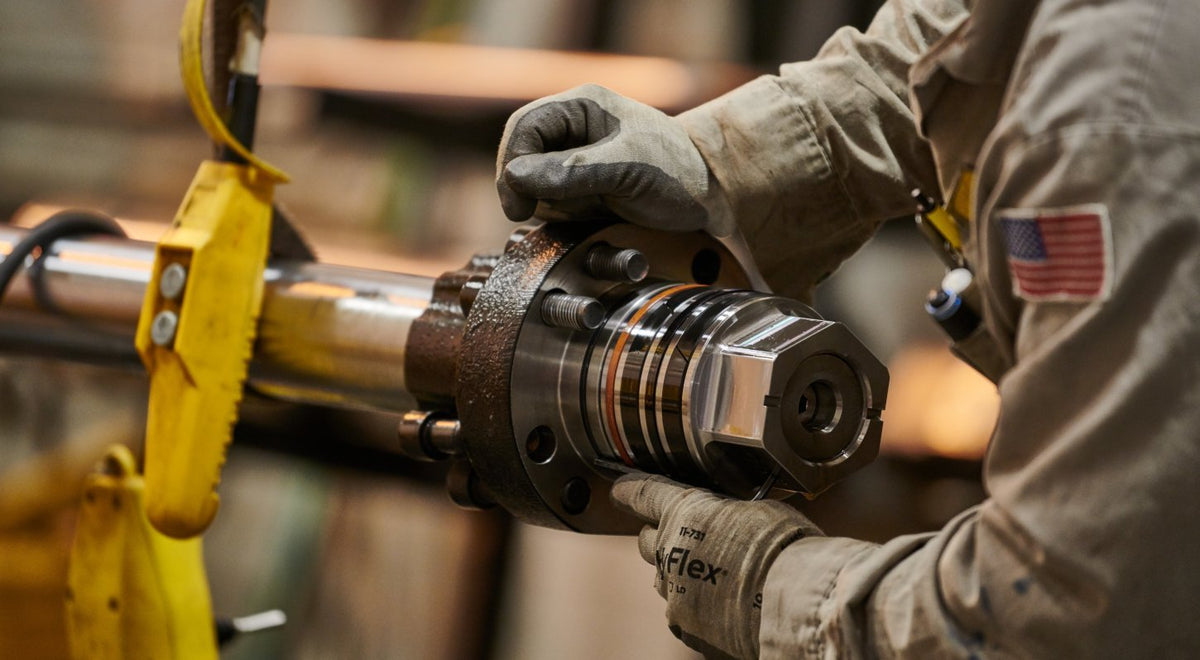 Excavator hydraulic maintenance
