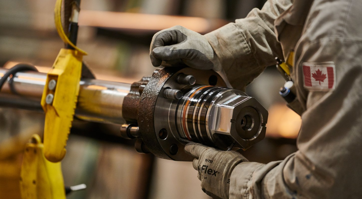 Excavator hydraulic maintenance
